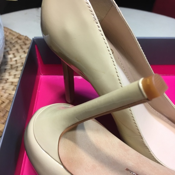 Vince Camuto Nude Pump - Picture 5 of 8